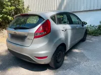 Gebraucht Ford Fiesta 82 PS (60 kW) 2010 Silber Kleinwagen