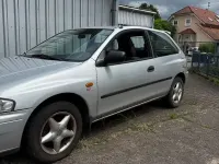 Gebraucht Mazda 323 73 PS (53 kW) 2000 Silber Limousine