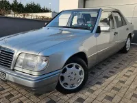 Gebraucht Mercedes E200 75 PS (55 kW) 1995 Silber Limousine