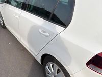 Gebraucht VW Golf VI 102 PS (75 kW) 2010 Weiß Kleinwagen