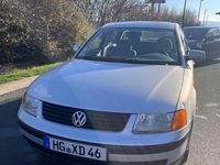 Gebraucht VW Passat 101 PS (74 kW) 1997 Silber Limousine