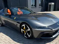 Neu Ferrari 12 Cilindri 831 PS (611 kW) 2026 Grau Cabrio