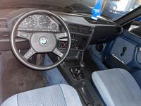 Gebraucht BMW 325 122 PS (89 kW) 1985 Blau Limousine