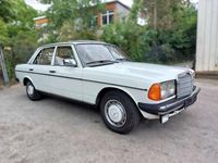 Gebraucht Mercedes 230 136 PS (100 kW) 1982 Weiß
