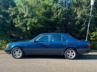 Gebraucht Mercedes E260 160 PS (117 kW) 1987 Blau Limousine