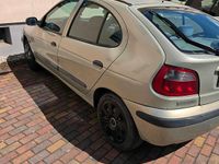 Usata Renault Mégane 75 CV (55 kW) 2000 Oro Berlina