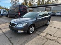 Gebraucht Skoda Octavia 105 PS (77 kW) 2011 Grau Kombi