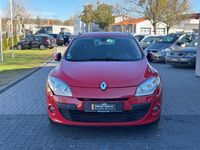 Gebraucht Renault Mégane III Dynamique 131 PS (96 kW) 2010 Rot Limousine