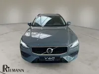Gebraucht Volvo V60 Core 163 PS (119 kW) 2024 Thunder grey / metallic Kombi