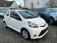 Gebraucht Toyota Aygo Basis 68 PS (50 kW) 2013 Weiß Kleinwagen