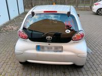Gebraucht Toyota Aygo 68 PS (50 kW) 2009 Silber Kleinwagen