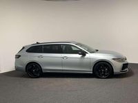 Gebraucht VW Passat R-line 150 PS (110 kW) 2025 Silber (oyster silver) Kombi
