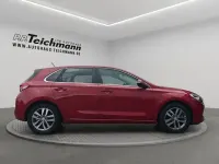 Gebraucht Hyundai i30 Intro Edition 120 PS (88 kW) 2017 Rot Limousine