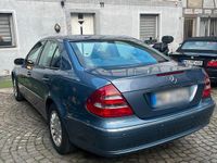 Gebraucht Mercedes E200 162 PS (119 kW) 2004 Blau Limousine