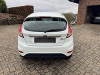 Gebraucht Ford Fiesta Titanium 95 PS (69 kW) 2014 Weiß Limousine