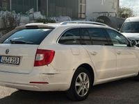 Gebraucht Skoda Superb 125 PS (91 kW) 2011 Weiß Kombi