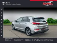 Gebraucht Hyundai i30 Intro Edition 120 PS (88 kW) 2021 Silber Limousine