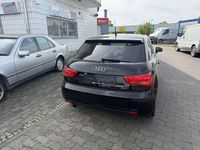 Używany Audi A1 Attraction 86 KM (63 kW) 2011 Czarny Hatchback