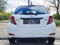 Gebraucht Toyota Yaris Basis 69 PS (50 kW) 2012 Weiß Kleinwagen