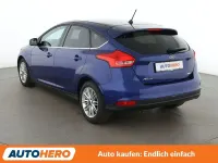 Używany Ford Focus Cool & Connect 125 KM (91 kW) 2018 Niebieski Sedan/Limuzyna