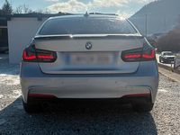 Gebraucht BMW 318 143 PS (105 kW) 2014 Grau Limousine