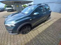 Neu Dacia Sandero Expression 91 PS (66 kW) 2025 Zedergrün Kleinwagen