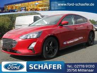 Używany Ford Focus Cool & Connect 125 KM (91 kW) 2022 Czerwony Sedan/Limuzyna