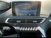 Gebraucht Peugeot 5008 Allure 131 PS (96 kW) 2020 Weiß Van / Kleinbus