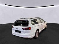 Gebraucht VW Passat Basis 150 PS (110 kW) 2022 Weiß Kombi
