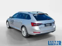 Gebraucht Skoda Superb Style 150 PS (110 kW) 2022 Brilliantsilber Kombi