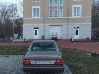 Gebraucht Mercedes E230 131 PS (96 kW) 1989 Braun Limousine