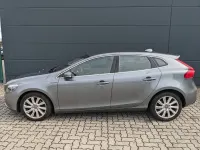 Gebraucht Volvo V40 Momentum 150 PS (110 kW) 2016 Osmium grey metallic Limousine