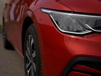 Gebraucht VW Golf VIII Life 130 PS (95 kW) 2022 Rot Limousine