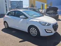 Gebraucht Hyundai i30 101 PS (74 kW) 2015 Weiß Limousine