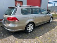 Second-hand VW Passat 150 CP (110 kW) 2014 Auriu Break