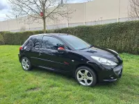 Gebraucht Peugeot 206 75 PS (55 kW) 2010 Schwarz Kleinwagen