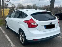 Gebraucht Ford Focus 125 PS (91 kW) 2014 Weiß Limousine