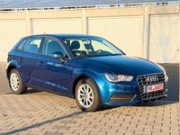 Gebraucht Audi A3 Sportback Attraction 110 PS (80 kW) 2014 Blau Kleinwagen