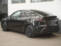 Neu Tesla Model Y Standard Range 219 kW (299 PS) 2026 Schwarz SUV