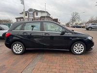 Gebraucht Mercedes B200 136 PS (100 kW) 2012 Kosmosschwarz  metalliclack Van / Kleinbus