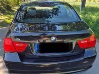 Gebraucht BMW 318 143 PS (105 kW) 2011 Schwarz Limousine
