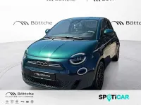 Gebraucht Fiat 500e La Prima 86 kW (118 PS) 2023 Ozean grün Kleinwagen