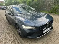 Gebraucht Volvo V60 Plus 197 PS (144 kW) 2025 Denim blue metallic Kombi