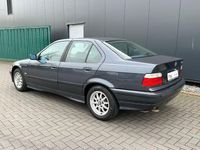 Gebraucht BMW 318 116 PS (85 kW) 1997 Grau Limousine