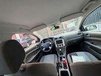 Second-hand Ford Focus 101 CP (74 kW) 2006 Argintiu Break