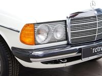 Gebraucht Mercedes 200 109 PS (80 kW) 1981 Weiß Limousine