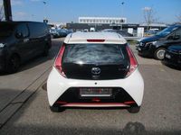 Gebraucht Toyota Aygo Edition-S 69 PS (50 kW) 2017 Weiß Kleinwagen