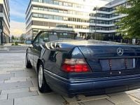 Gebraucht Mercedes E200 136 PS (100 kW) 1996 Blau Cabrio