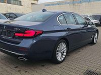 Gebraucht BMW 530e Luxury Line 184 PS (135 kW) 2023 Arctic race blue metallic Limousine