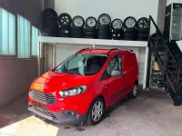 Gebraucht Ford Transit Trend 101 PS (74 kW) 2019 Rot Van / Kleinbus